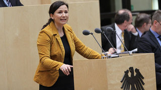 Foto: Ministerin Anja Siegesmund (Thüringen) am Rednerpult